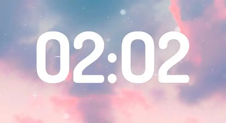 Conoce los significados de la hora espejo 02:02 y cómo pueden afectar en tu vida diaria.