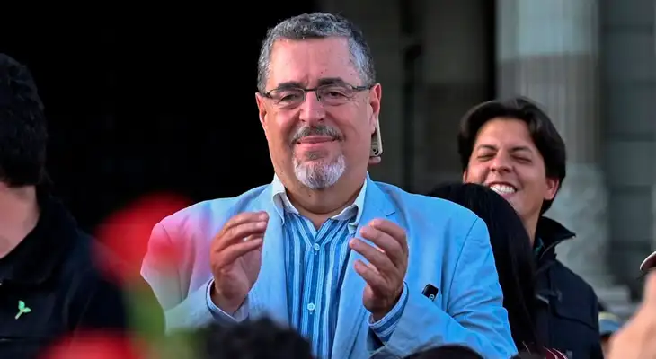 Bernardo Arévalo obtiene por el momento el 59,2% de los votos en Guatemala. Bernardo Arévalo obtiene por el momento el 59,2% de los votos en Guatemala.