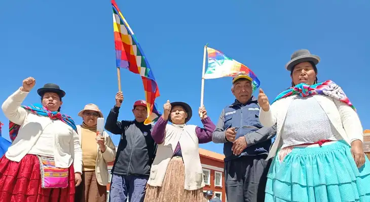 Los líderes quechuas y aymaras indicaron que es un día simbólico el 12 de octubre. Los líderes quechuas y aymaras indicaron que es un día simbólico el 12 de octubre.