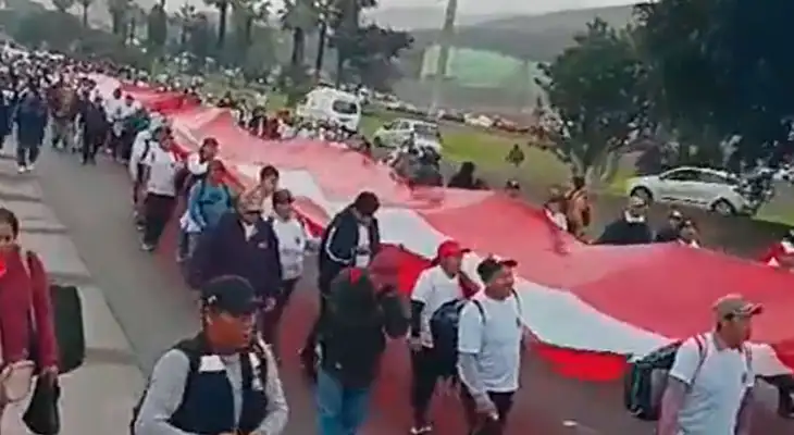 Pescadores afectados por el derrame de Repsol realizan protestas en los exteriores de la refinería La Pampilla Pescadores afectados por el derrame de Repsol realizan protestas en los exteriores de la refinería La Pampilla