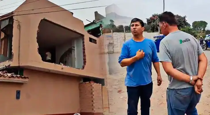 Ricardo Vega Narciso, presunto mal padre, fue enfrentado por su propio hijo tras intentar impedir la demolición. Ricardo Vega Narciso, presunto mal padre, fue enfrentado por su propio hijo tras intentar impedir la demolición.