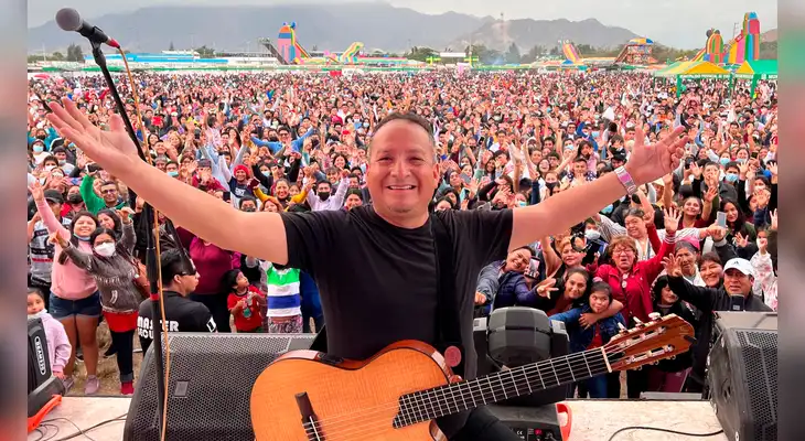 Diosdado Gaitán Castro, cantante peruano que difunde la música peruana Foto: Diosdado / Instagram
