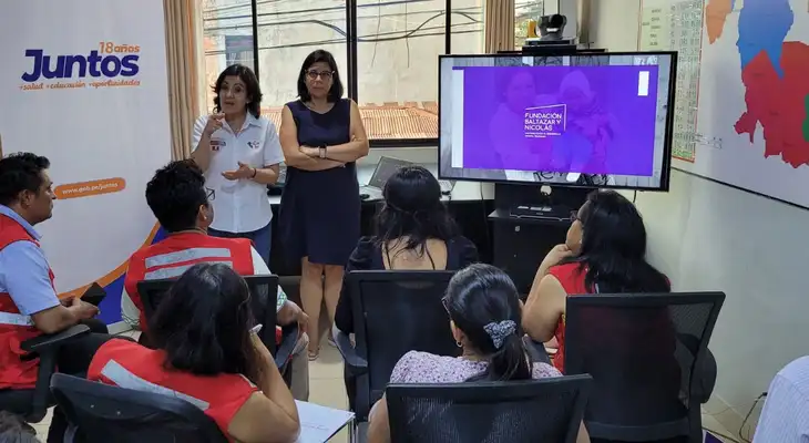 ●	La app Mis Primeros Tres puede descargarse desde cualquier dispositivo móvil.