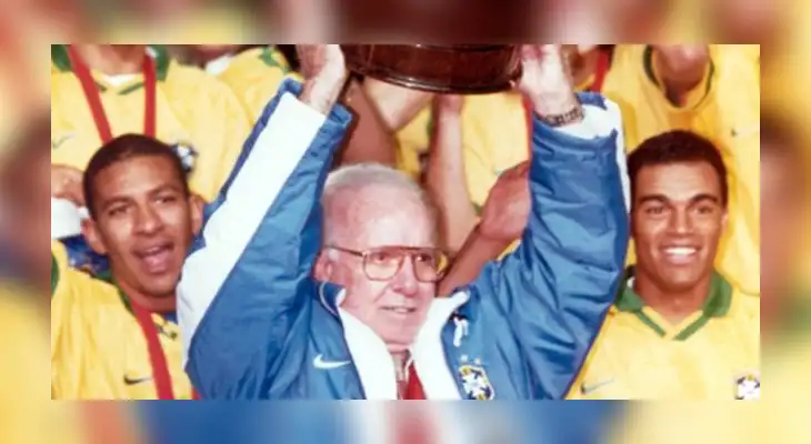 El fútbol brasileño le rinde un merecido homenaje a Zagallo. El fútbol brasileño le rinde un merecido homenaje a Zagallo.