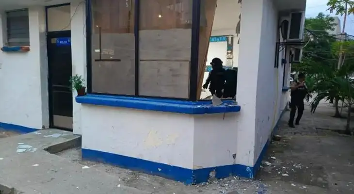 Así quedó el puesto policial de Huaquillas, a pocas cuadras de la frontera con Perú.