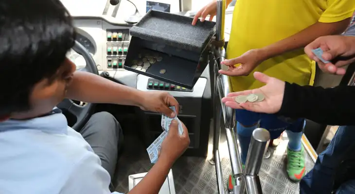 Alza de peaje podría aumentar el precio del pasaje del trasnporte público. Alza de peaje podría aumentar el precio del pasaje del trasnporte público.