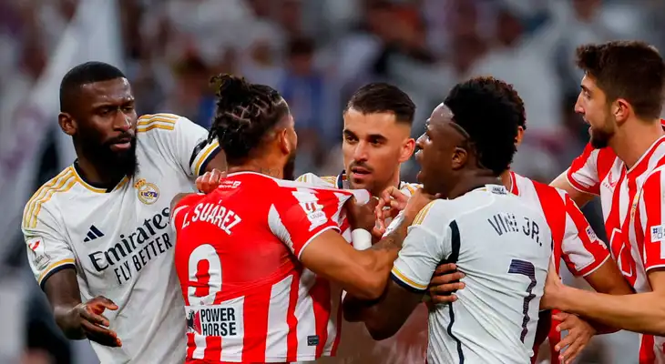 Real Madrid remonta con polémica: VAR, goles anulados y un Almería disgustado con el arbitraje Real Madrid remonta con polémica: VAR, goles anulados y un Almería disgustado con el arbitraje