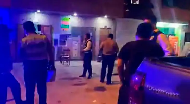 Asesinan de ocho balazos a hombre que se encontraba bebiendo dentro de un bar en el Callao. Asesinan de ocho balazos a hombre que se encontraba bebiendo dentro de un bar en el Callao.