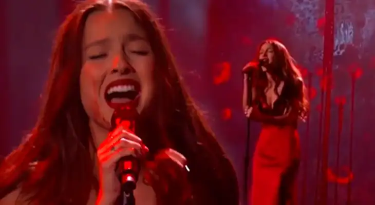 Olivia Rodrigo impactó en el escenario al interpreta 'Vampire' en los Grammys  2024 rodeada de "sangre"