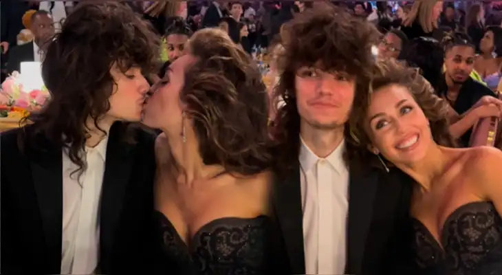 Miley Cyrus sorprende con beso a su novio Maxx Morando durante los Premios Grammys 2024