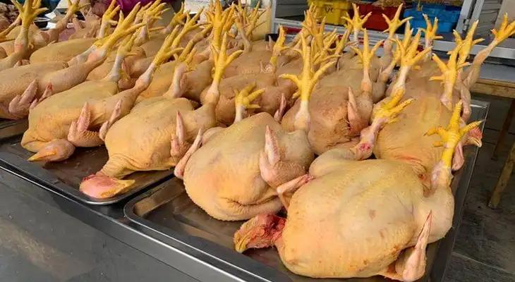 Estos son los precios del pollo en uno de los principales mercados de Lima. Estos son los precios del pollo en uno de los principales mercados de Lima.