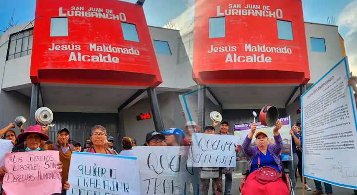 Comerciantes desalojados de SJL tomarían las calles a la fuerza de no tener solución. Comerciantes desalojados de SJL tomarían las calles a la fuerza de no tener solución.