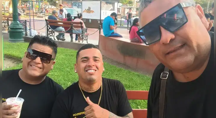 Koki Santa Cruz junto a los comediantes Frejolito junior y Jefferson. Koki Santa Cruz junto a los comediantes Frejolito junior y Jefferson.