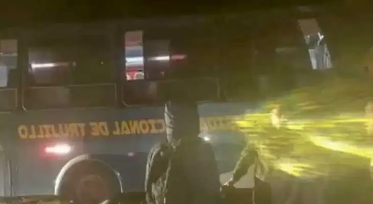 El bus trasladaba a músicos tras una presentación en la localidad de Uzquil. El bus trasladaba a músicos tras una presentación en la localidad de Uzquil.