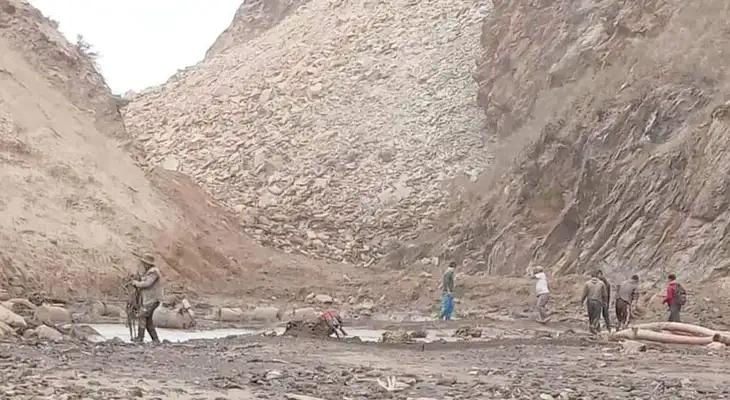 Dos personas aún se encontrarían sepultadas tras derrumbe de un cerro, en Huánuco. Dos personas aún se encontrarían sepultadas tras derrumbe de un cerro, en Huánuco.