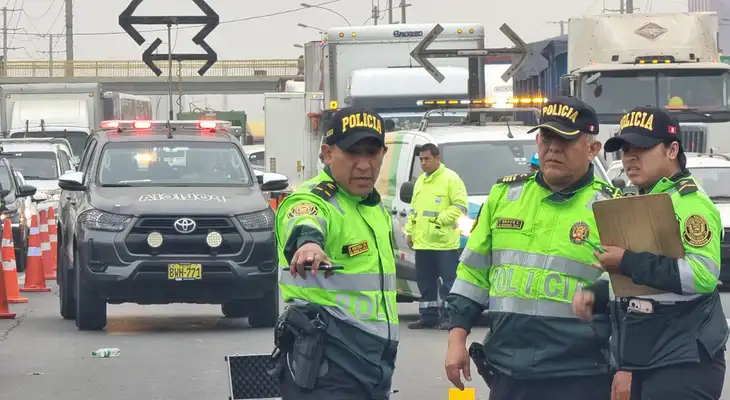 Mujer habría intentado cruzar la vía no para para peatones.