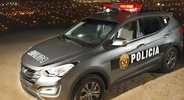 El hombre fue trasladado por la policía hacia la morgue de la ciudad. El hombre fue trasladado por la policía hacia la morgue de la ciudad.