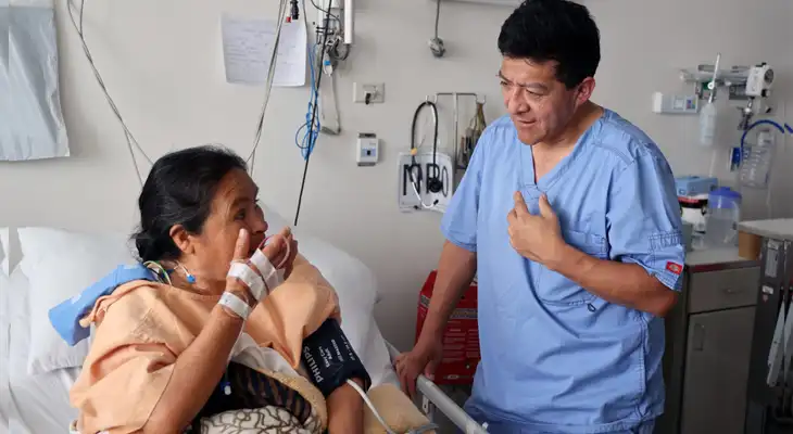 Especialistas del Hospital de Lima Este-Vitarte, del Ministerio de Salud, han curado a una anciana de 66 años. Especialistas del Hospital de Lima Este-Vitarte, del Ministerio de Salud, han curado a una anciana de 66 años.