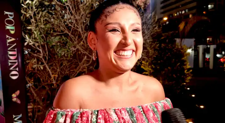 Milena Warthon, la cantautora peruana de 24 años, ha sido nominada a los Video Prisma Awards 2024 por su videoclip "Más Allá" Milena Warthon, la cantautora peruana de 24 años, ha sido nominada a los Video Prisma Awards 2024 por su videoclip "Más Allá"