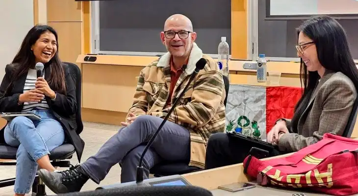 Ricardo Morán, reconocido productor y conductor peruano, participó en el foro "Latinoamericanos por la educación" en Harvard
