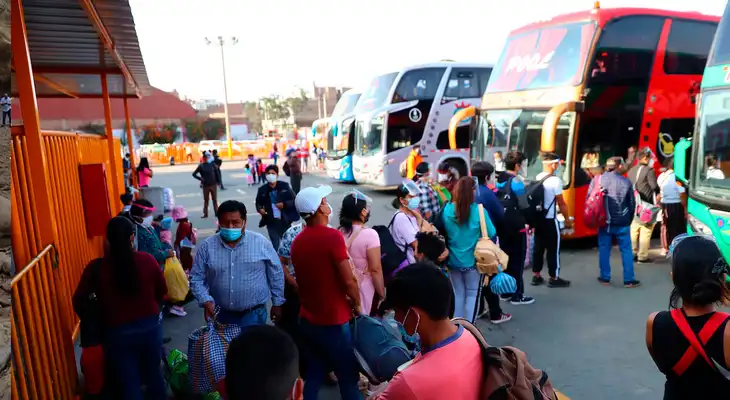 Pasajes al interior del país comenzaron a a subir por Navidad. Pasajes al interior del país comenzaron a a subir por Navidad.