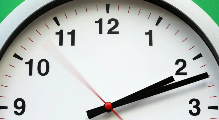 Cambio de horario en EE. UU. expertos alertan sobre riesgos para la salud.