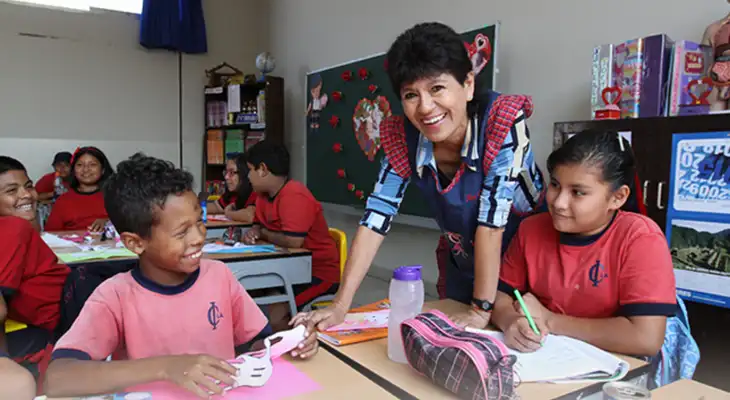 Ministerio de Educación revela escala salarial oficial para profesores nombrados y contratados.
