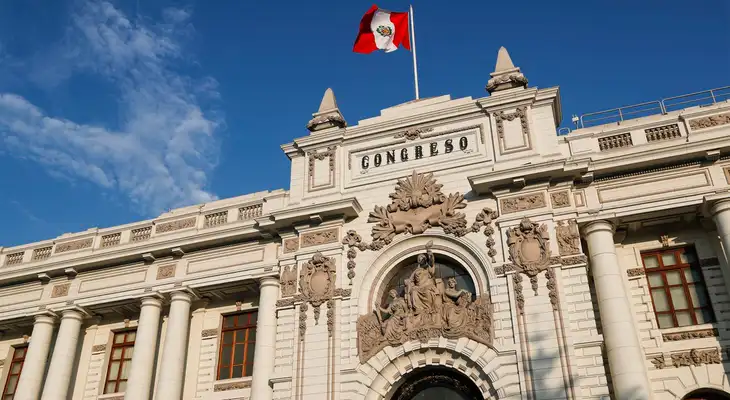 ¿Habrá grati y CTS para CAS? Congreso vota HOY dictamen que otorgaría estos beneficios a trabajadores del Estado